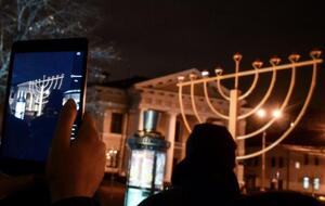 Мужчина хотел свалить ханукию второй раз 11 декабря