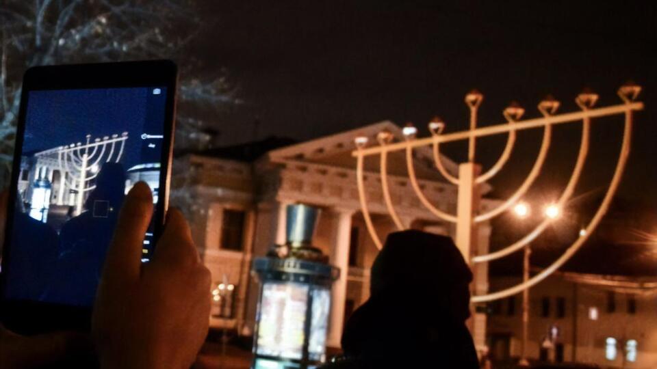 Чоловік хотів повалити ханукію вдруге 11 грудня
