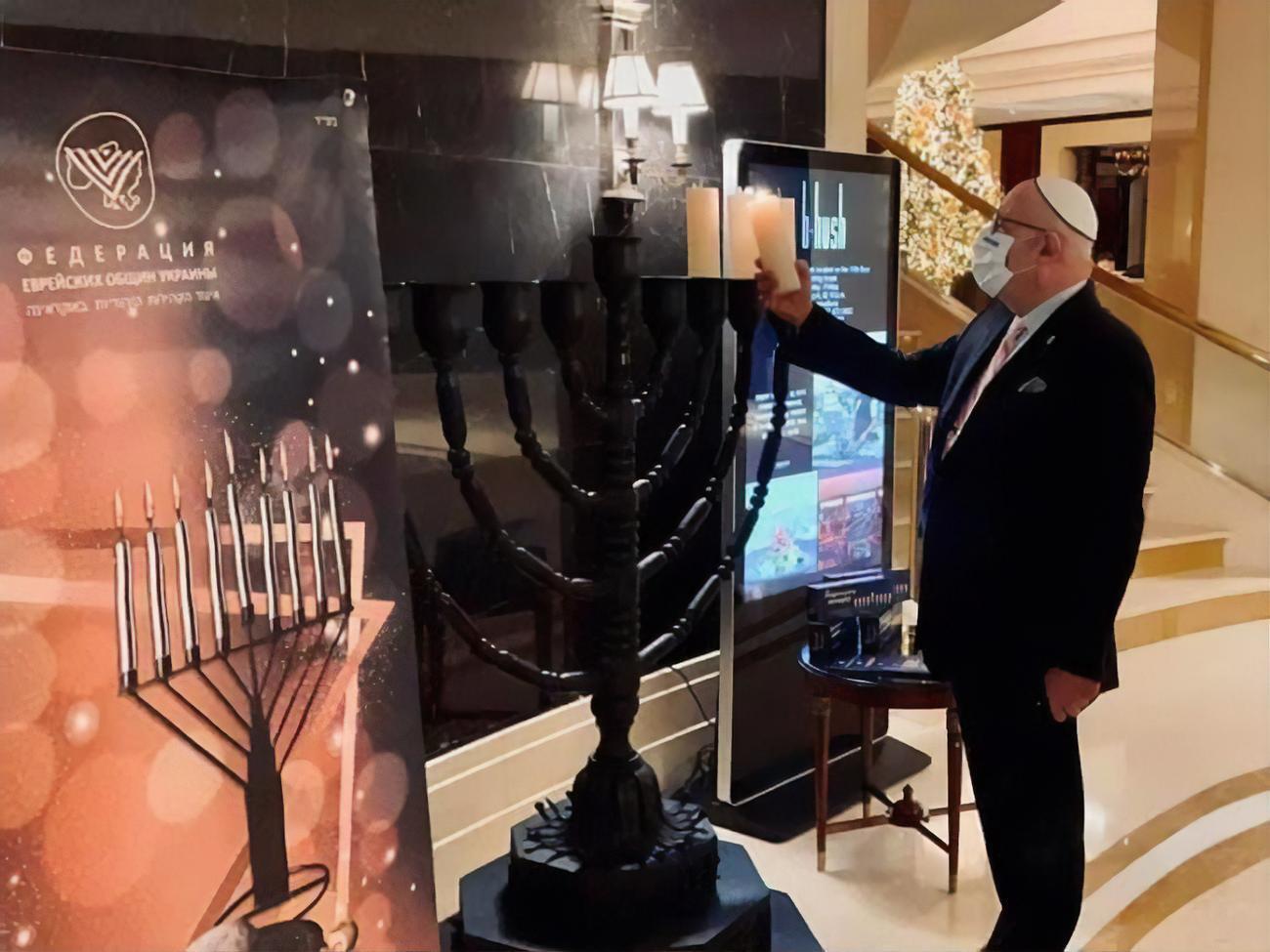 Ліон закликав українських чиновників приєднатися до засудження акту вандалізму