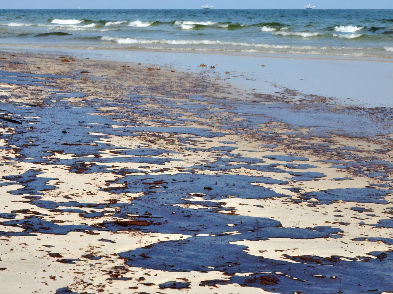 Пляма нафтопродуктів у Севастопольській бухті вкрила&nbsp;85 тис.&nbsp;м&sup2;&nbsp;