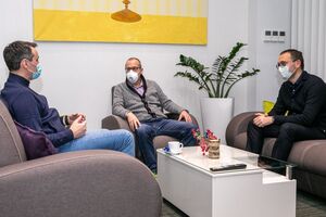 Клюге (у центрі) проведе в Україні кілька днів