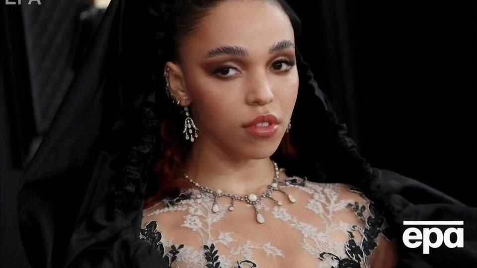 FKA twigs рассказала о насилии в отношениях, которые уже прекратились