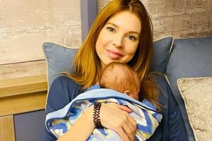 Подольская: А вот и мой "Золотой граммофон" в этом году. Крестили Иоанна нашего