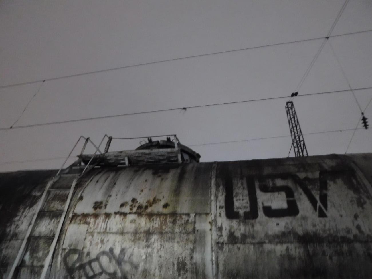 Одна из погибших получила удар током на крыше вагона