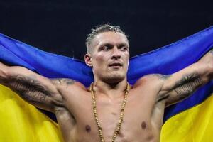 Усику могут предложить провести бой за титул чемпиона WBO сразу после боя Джошуа – Фьюри