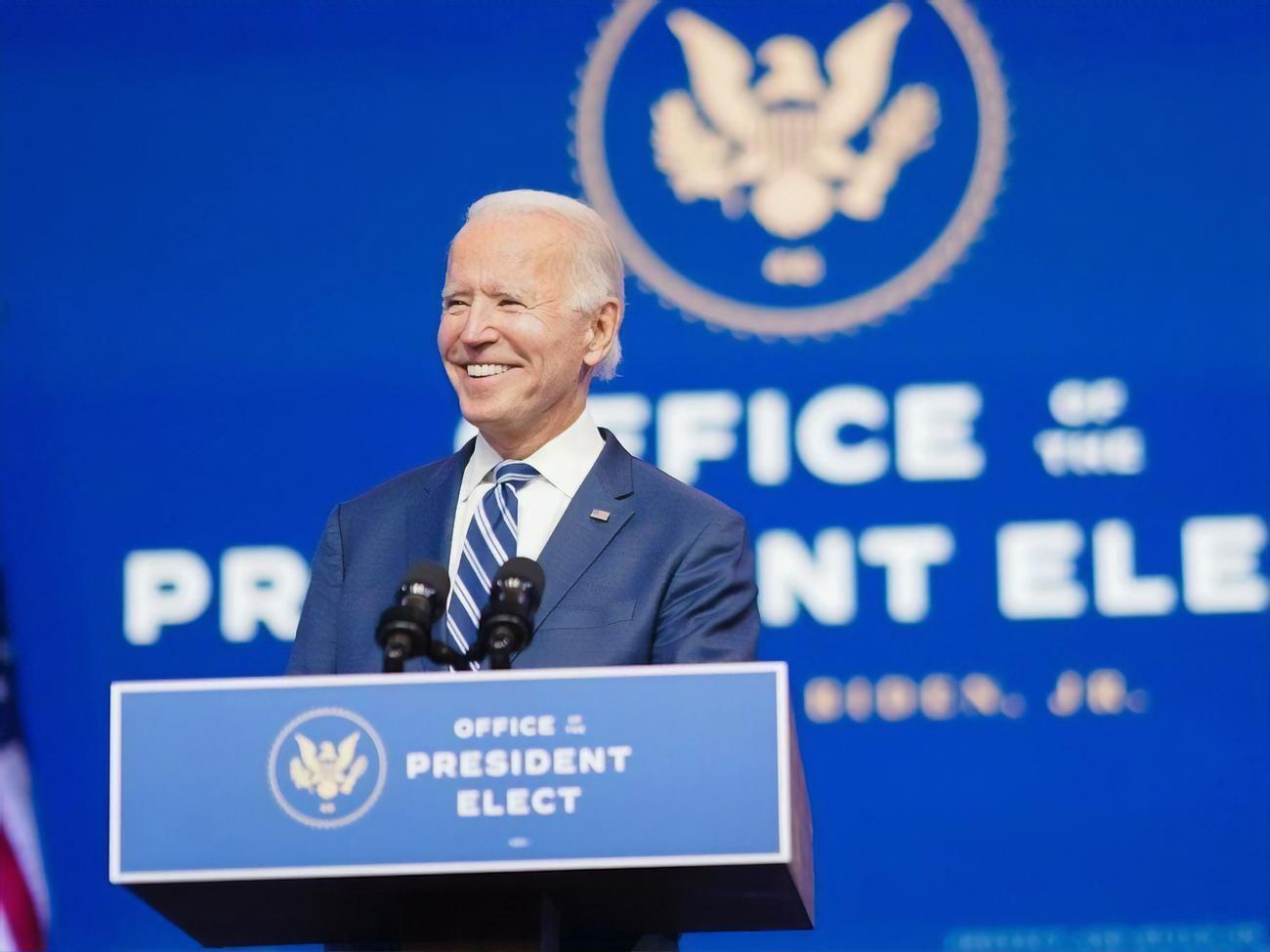 Байден (на фото) обігнав Трампа на 70 голосів