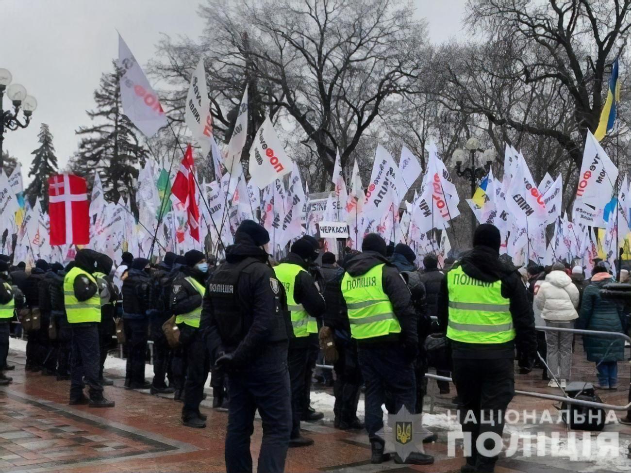 Протестувальники перекрили рух на вулицях Грушевського та Шовковичній