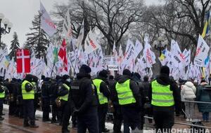 Протестувальники перекрили рух на вулицях Грушевського та Шовковичній