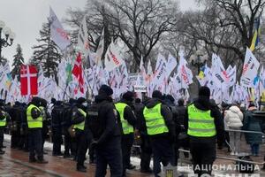 Протестующие перекрыли движение по улице Грушевского и Шелковичной