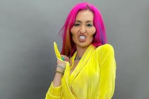 Всемирную известность Покрещук получила после того, как увеличила скулы