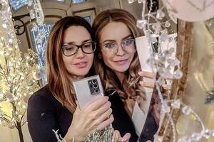 Невістка Марченко Катерина (на фото праворуч) показала архівні знімки