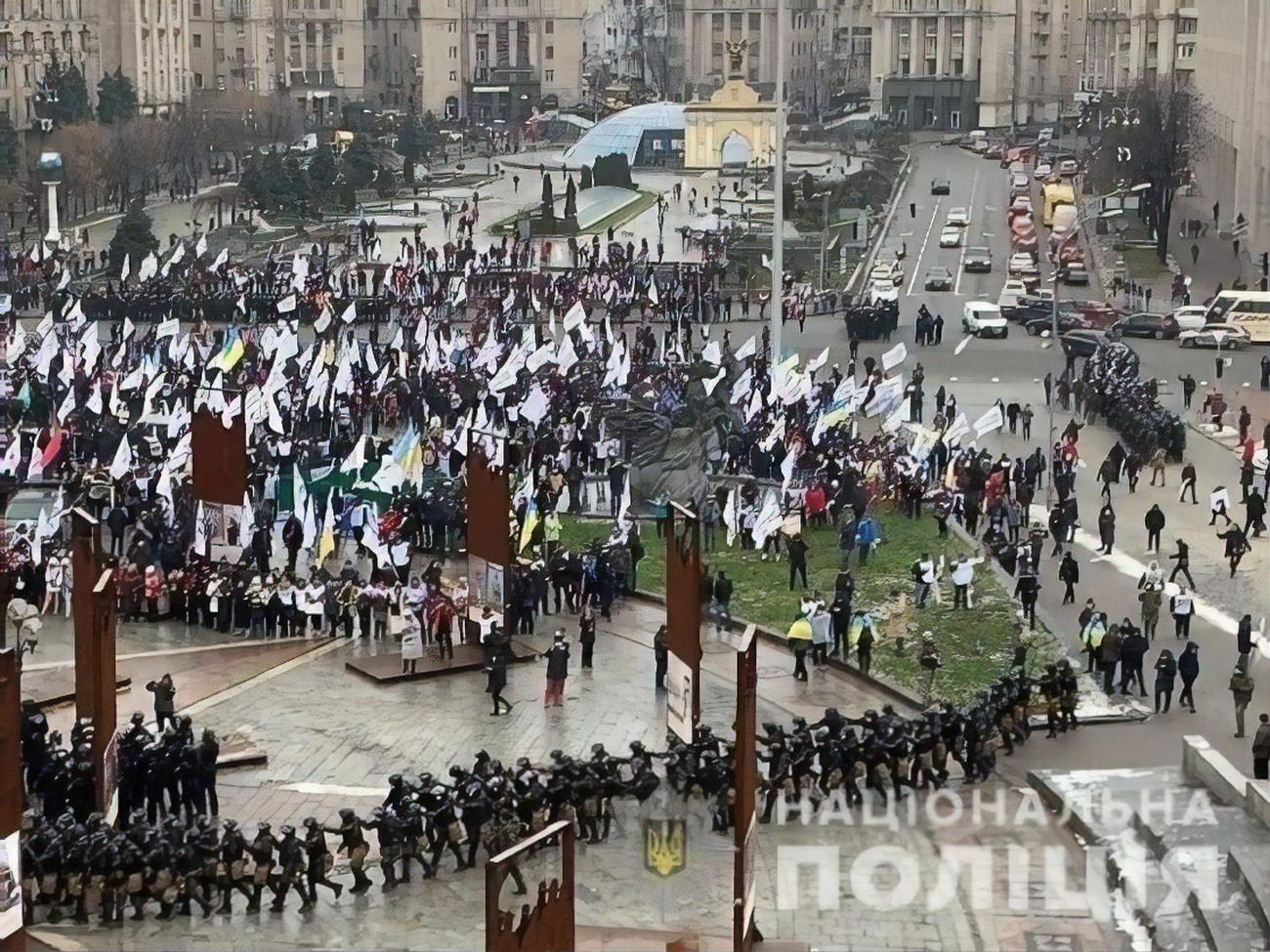 Полиция предупредила собравшихся об административной и уголовной ответственности