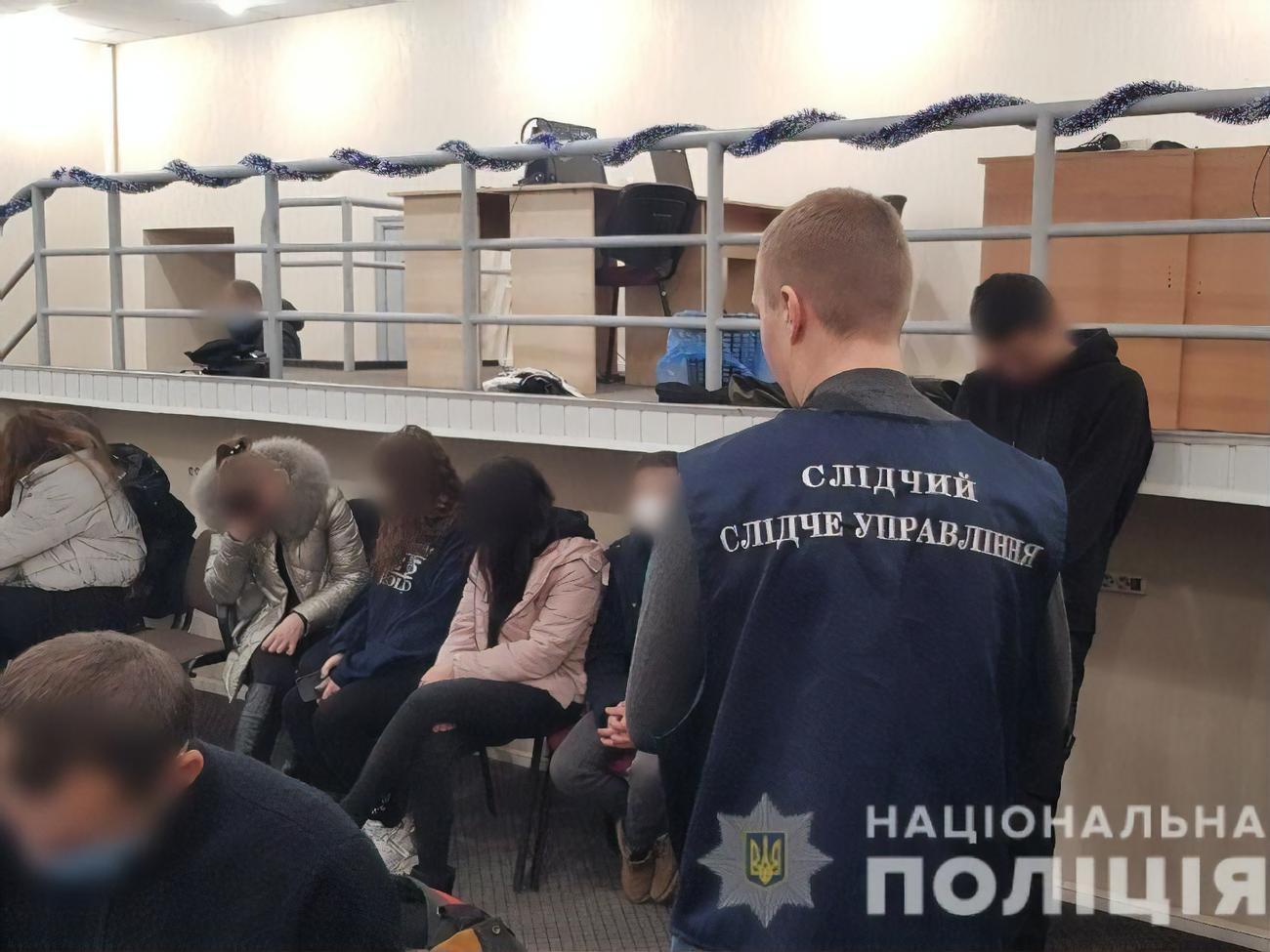 Фейковые "колл-центры" работали по всем правилам настоящих, подчеркнули в полиции