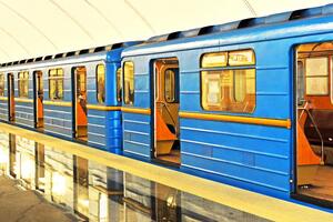 Из-за сообщения о минировании движение метро на ряде станций ограничили