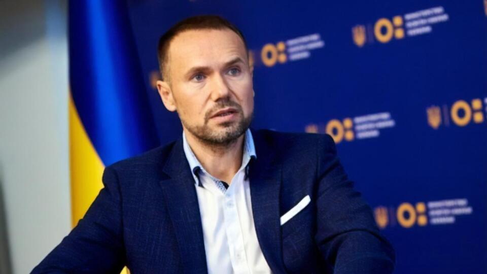 У червні Шкарлет став т.в.о. міністра освіти і науки України