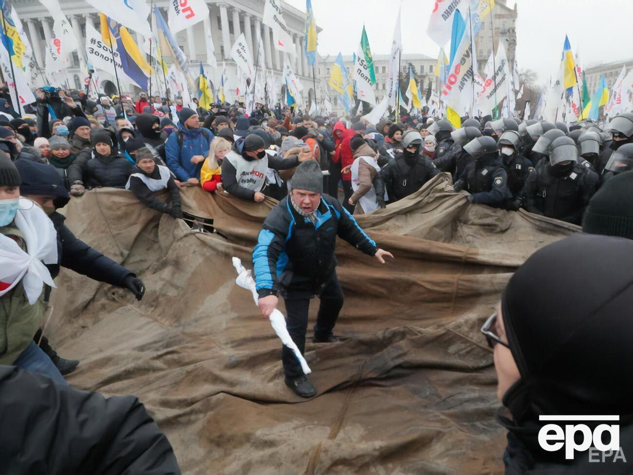 Столкновения на Майдане произошли, когда активисты пытались поставить палатки