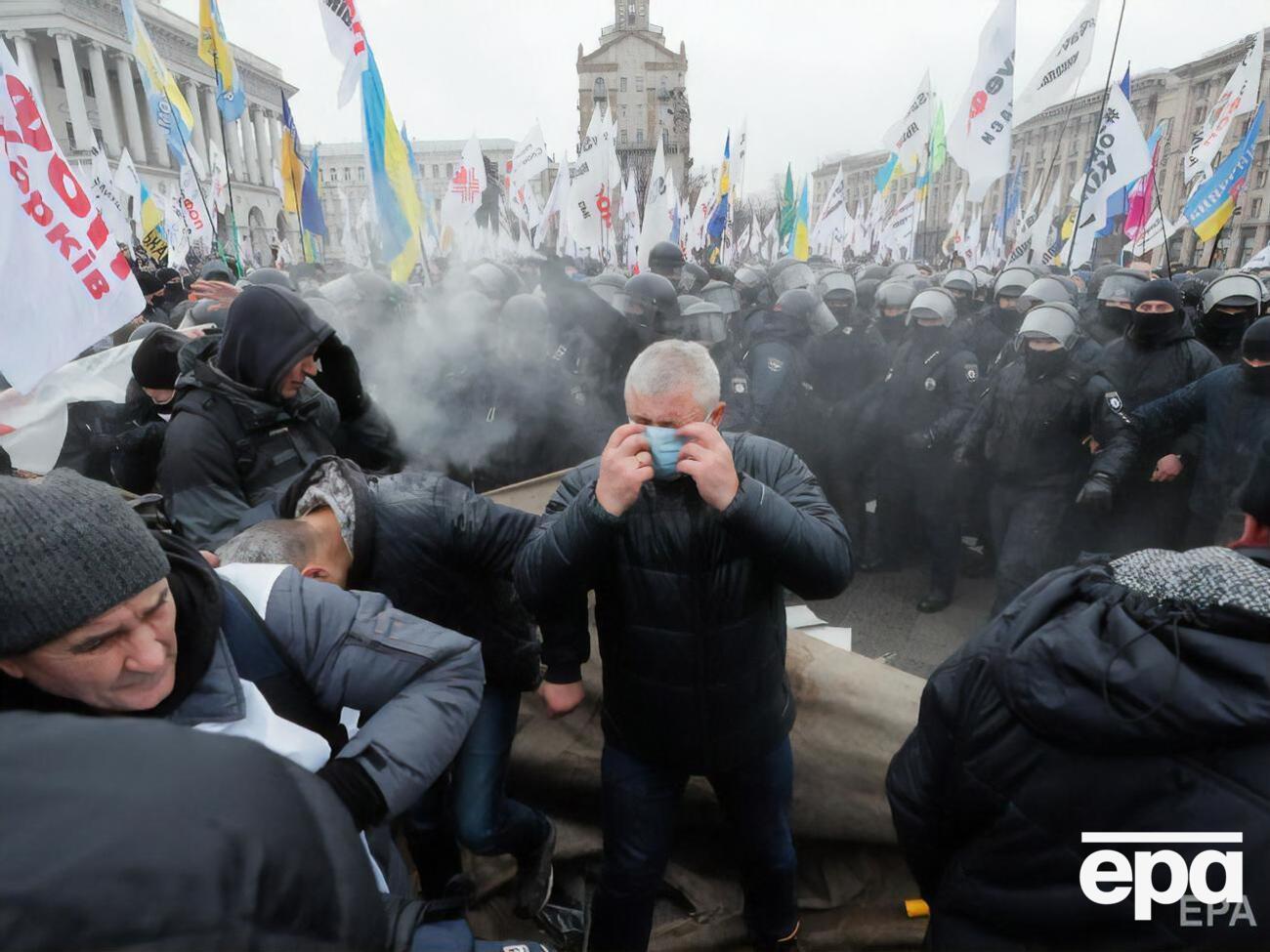 Протестующие требовали отменить кассовые аппараты и запрет на работу при жестком карантине с 8-го по 24 января следующего года
