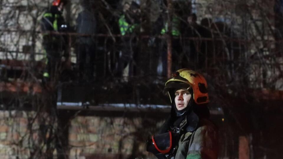 С огнем боролись 25 пожарных