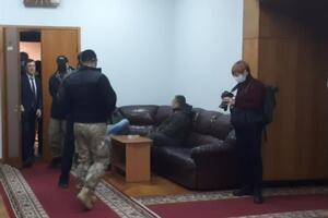 У будівлі облради були невідомі особи й поліція