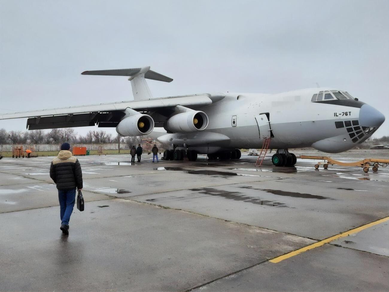 За даними СБУ, правопорушники приховали військову продукцію від митного огляду
