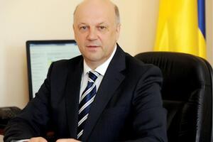 Автор статьи предполагает, что Пасечника на должности главы Минздрава может интересовать предстоящая массовая вакцинация от коронавируса