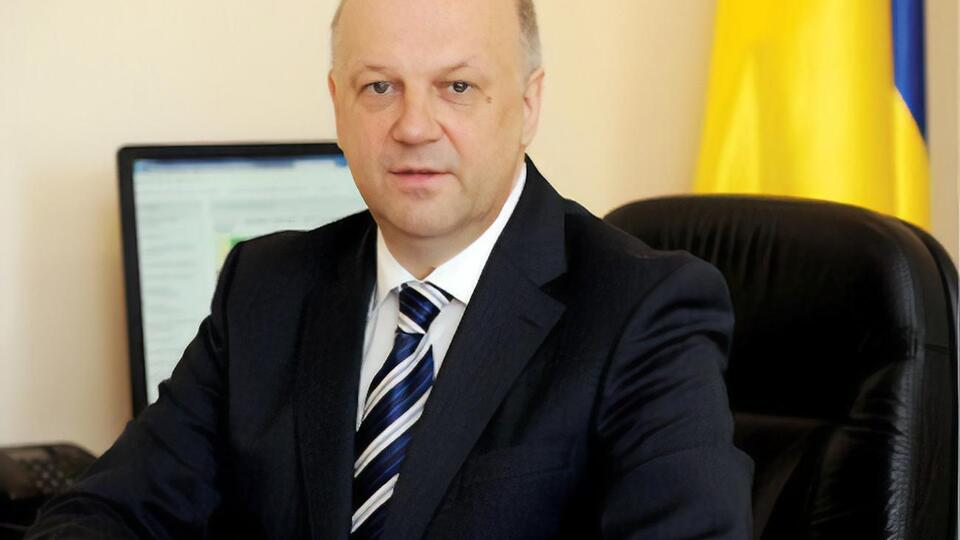 Автор статьи предполагает, что Пасечника на должности главы Минздрава может интересовать предстоящая массовая вакцинация от коронавируса