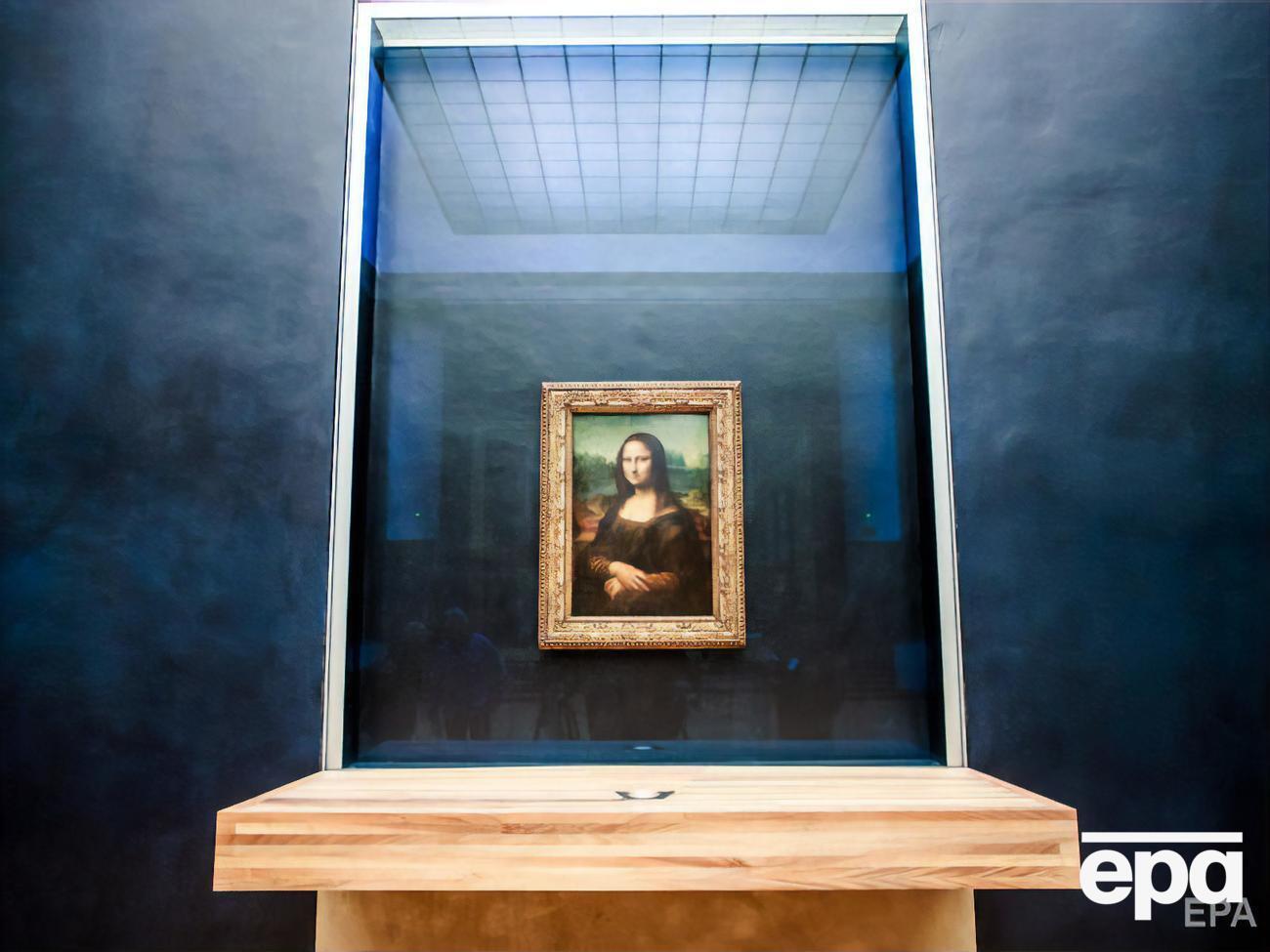 "Мона Лиза" постоянно находится под пуленепробиваемым стеклом с 1956 года