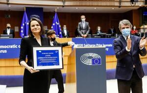 Тихановська, виступаючи у Європарламенті, сказала, що в неї одне бажання – щоб усі, хто перебуває в ув'язненні або вигнанні, могли повернутися додому