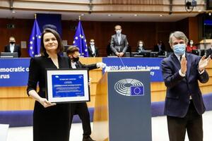 Тихановська, виступаючи у Європарламенті, сказала, що в неї одне бажання – щоб усі, хто перебуває в ув'язненні або вигнанні, могли повернутися додому