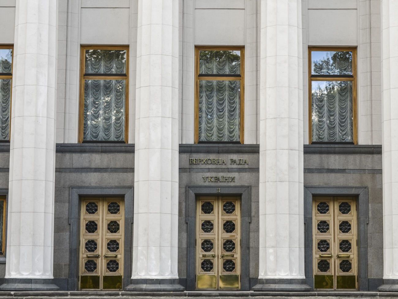 Згідно з результатами опитування, у Раду проходить чотири партії