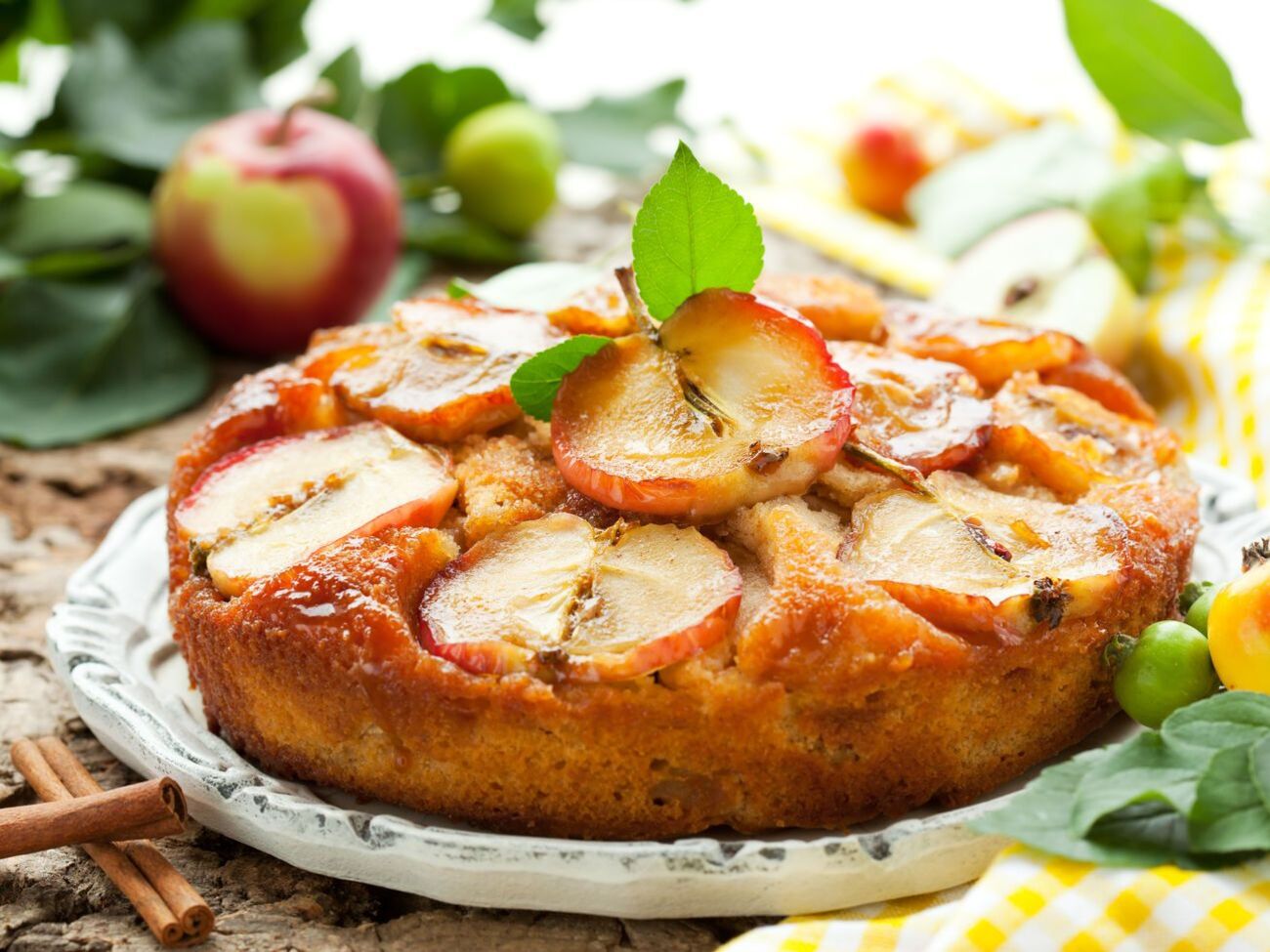 Для тарт татена знадобляться яблука, приготовані в карамелі