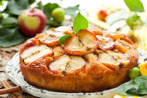 Для тарт татена понадобятся яблоки, приготовленные в карамели