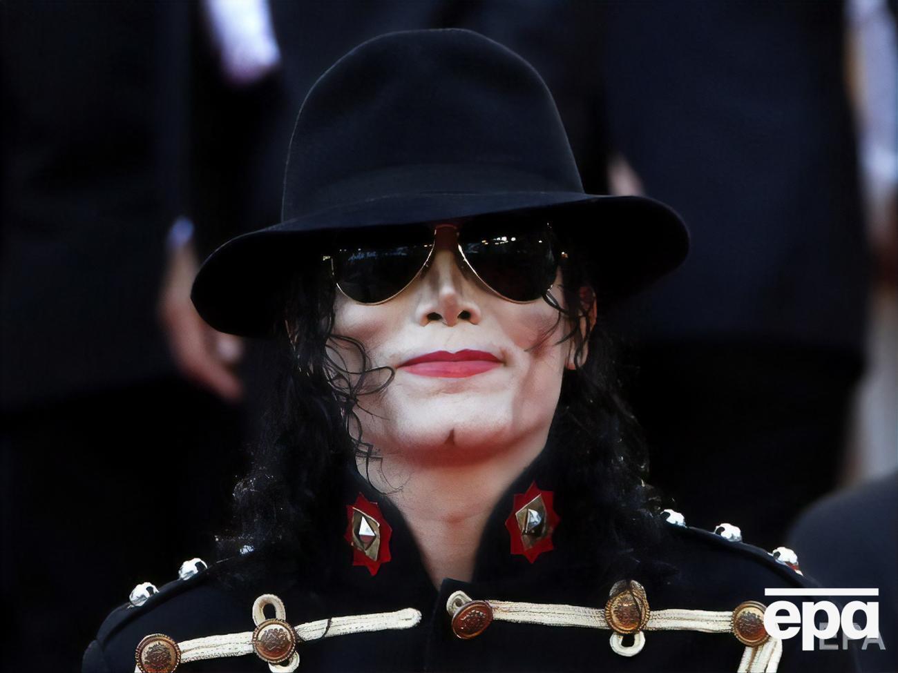 Джексон умер в 2009 году