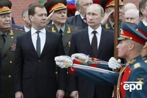 Медведев (слева) был президентом РФ в 2008–2012 годах, когда нынешний глава Кремля Путин был премьер-министром