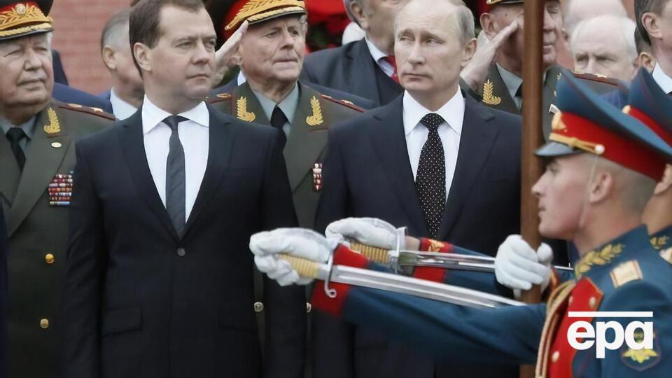 Медведев (слева) был президентом РФ в 2008–2012 годах, когда нынешний глава Кремля Путин был премьер-министром