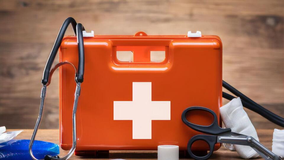 Супрун пропонує викинути гірчичники, оксолінову мазь, йод, зеленку, перекис водню