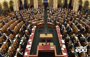 Парламент Венгрии принял поправки к конституции