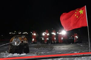 Зонд приземлился на посадочной площадке в автономном районе Внутренняя Монголия на севере Китая
