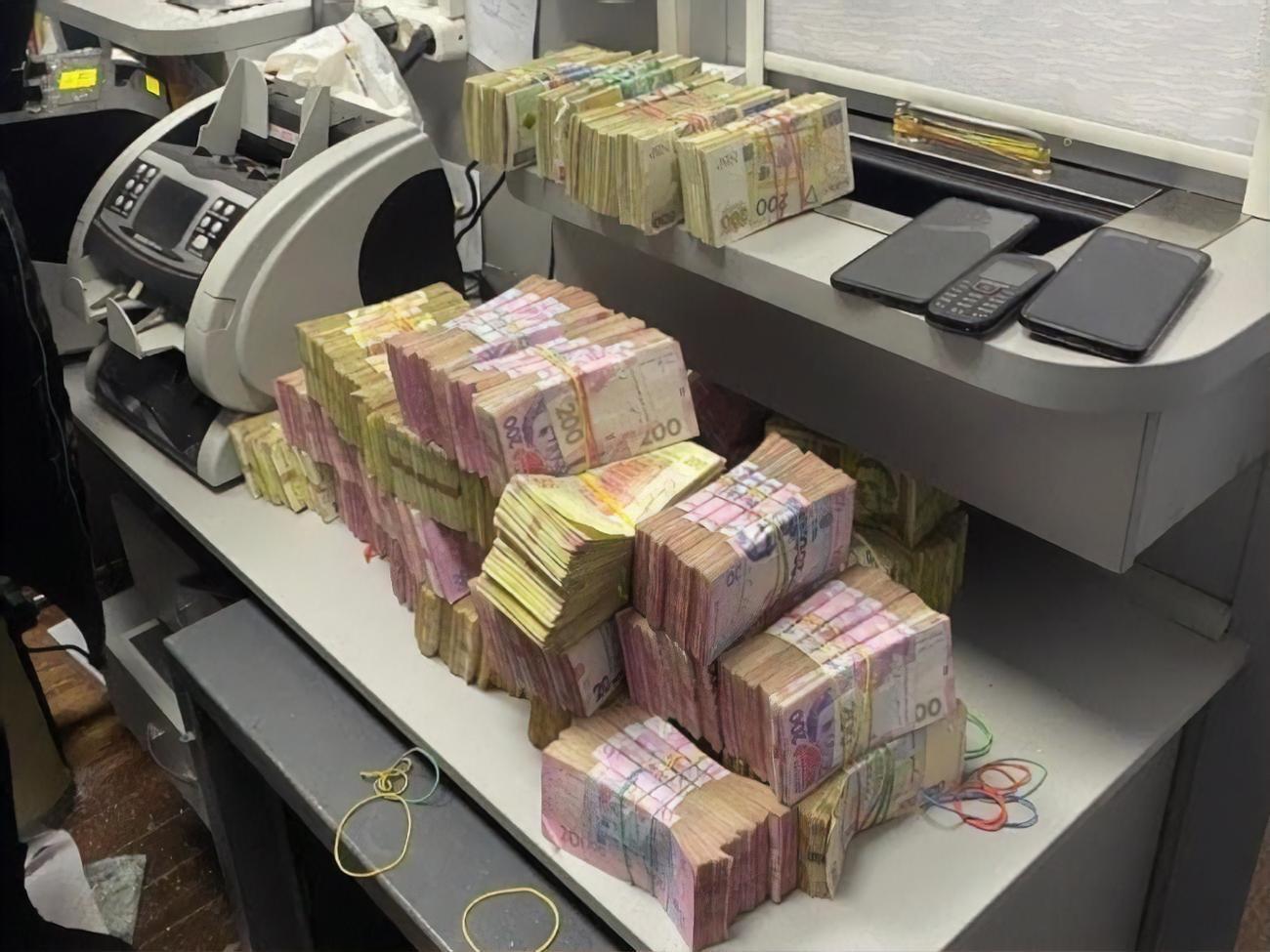 Оборот средств на банковских счетах фиктивных предприятий составил более 1,7 млрд грн в месяц