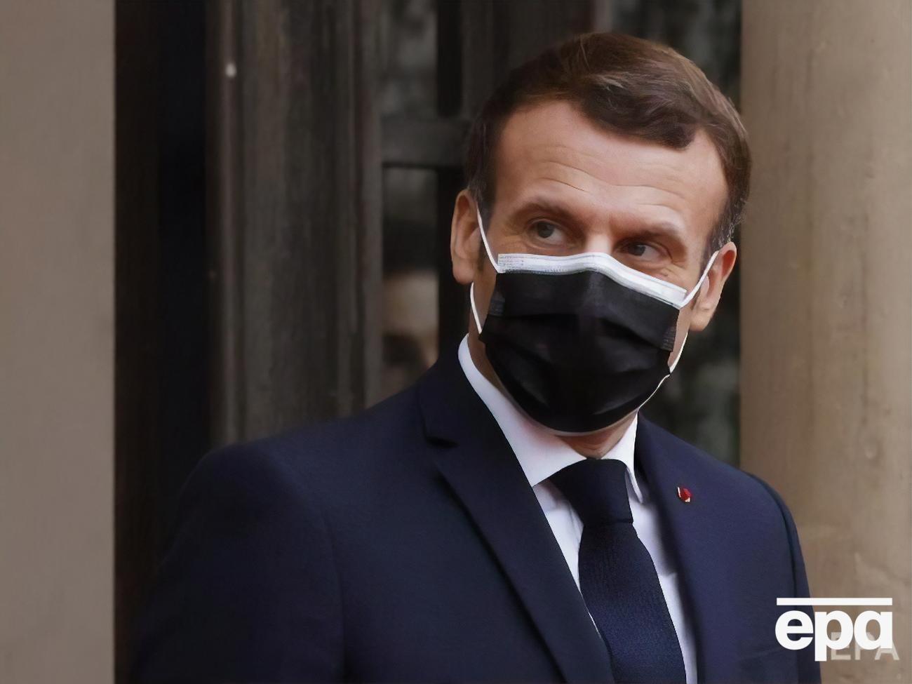 Макрон будет работать удаленно