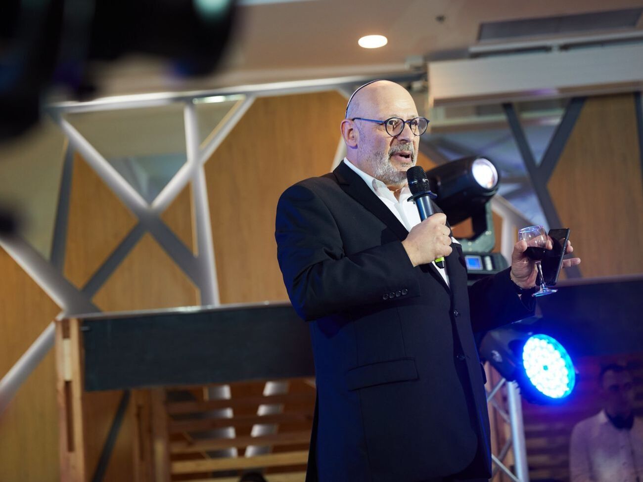 Лион:&nbsp;Очень жаль слышать печальную новость о смерти мэра Харькова Геннадия Кернеса