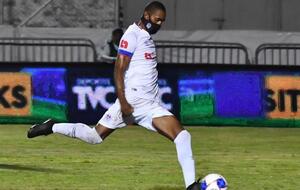 Бенгтсон выступает в маске со своим номером