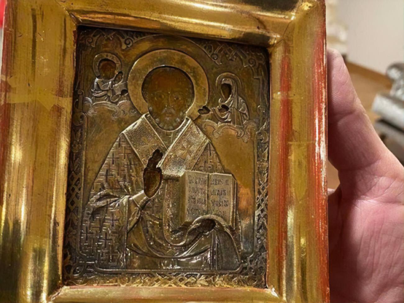 На обороте иконы стоит печать наркома образования УССР