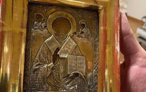 На звороті ікони стоїть печатка наркома освіти УРСР