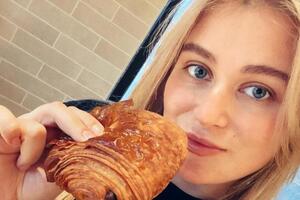Софья Абрамович проживает в Великобритании