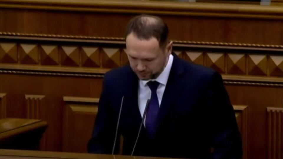 Шкарлет принимал присягу под крики "Ганьба" и аплодисменты