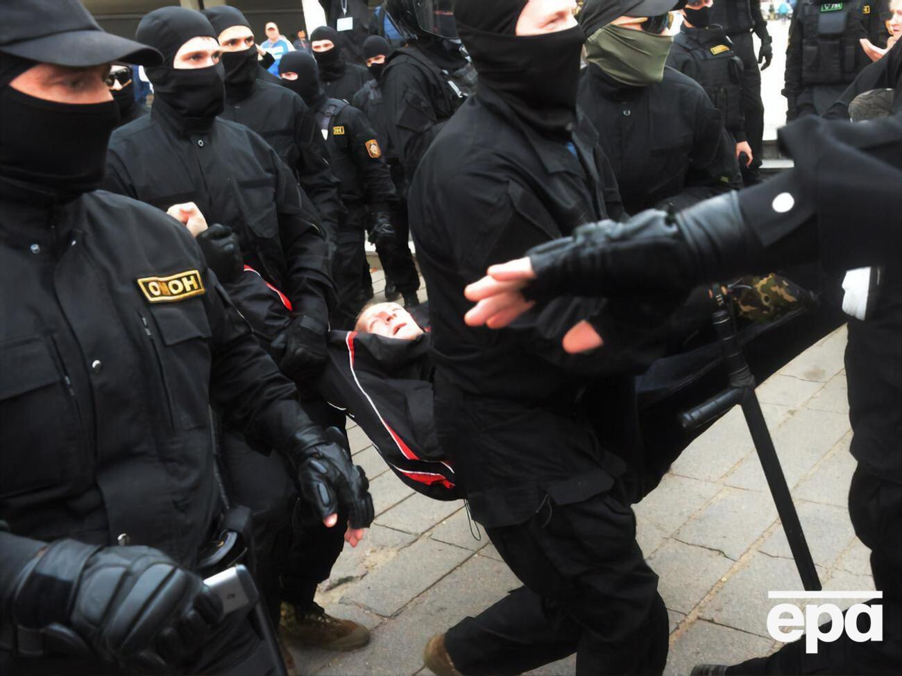 За час протестів у Білорусі сотні демонстрантів дістали травми й поранення