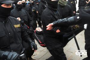 За час протестів у Білорусі сотні демонстрантів дістали травми й поранення