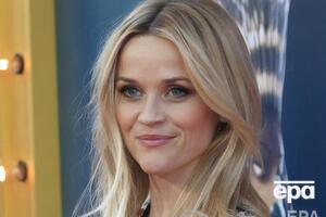 Уизерспун приняла предложение Лопес прийти на вечеринку в платьях одного цвета