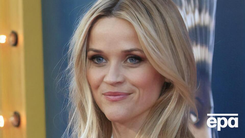 Візерспун погодилась на пропозицію Лопес прийти на вечірку в сукнях одного кольору